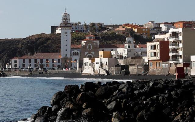 Apartamento Frente Al Puerto de Candelaria a 20 Metros de la Playa.