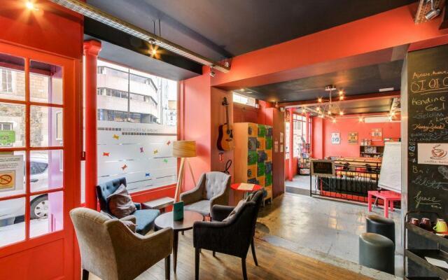 Le Montclair Montmartre by River Hostel