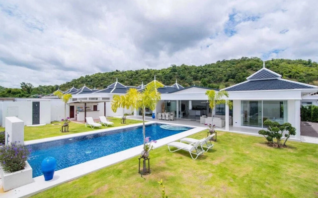 Luxury Modern 4 Bedroom Pool FH108