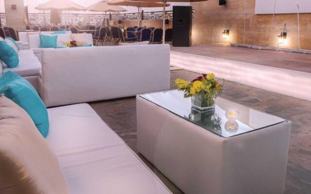 Seven Roses Hotel