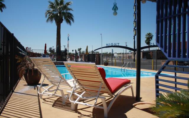 Desert Hills Motel