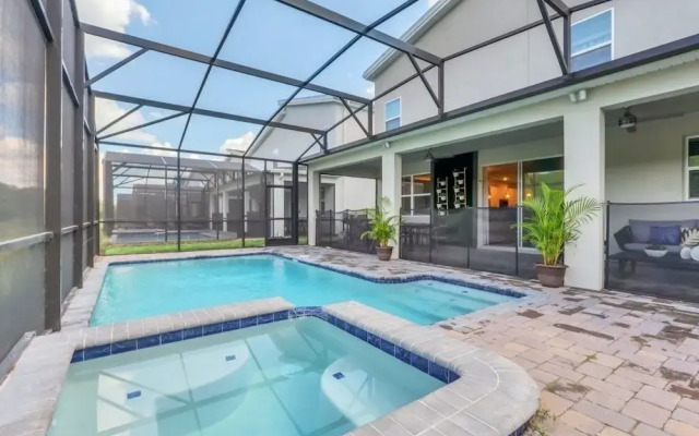 2940 Penel 9 Bedroom Home