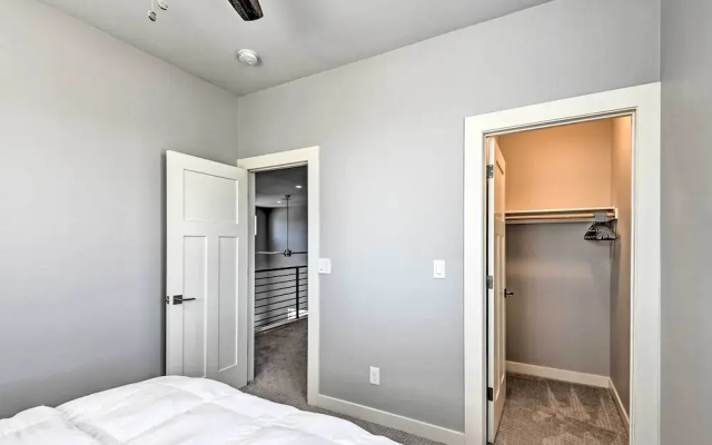 7 Mi to Dtwn Phoenix: Home w/ Patio & Yard