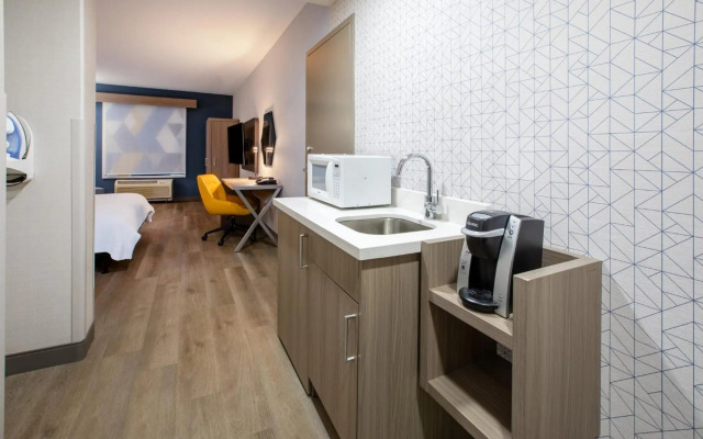 Holiday Inn Express & Suites Lathrop by IHG