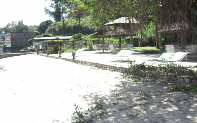 Pandu Lakeside Hotel Tuktuk