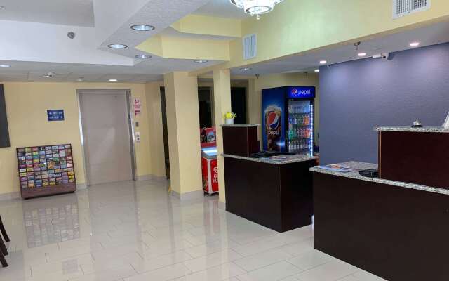 Days Inn & Suites by Wyndham Tampa/Raymond James Stadium