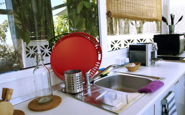 Flatguest Glass House