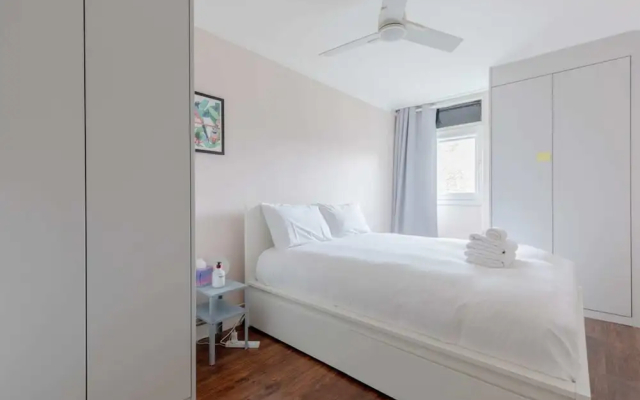 Scandi-style 2BD Maisonette W/garden Brick Lane!
