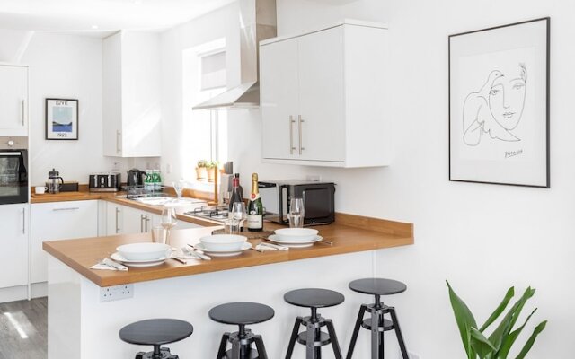 Stylish Apartment In Leafy Central Neighbourhood
