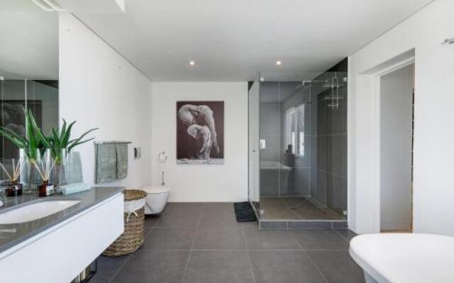 Jo Leo House by Totalstay