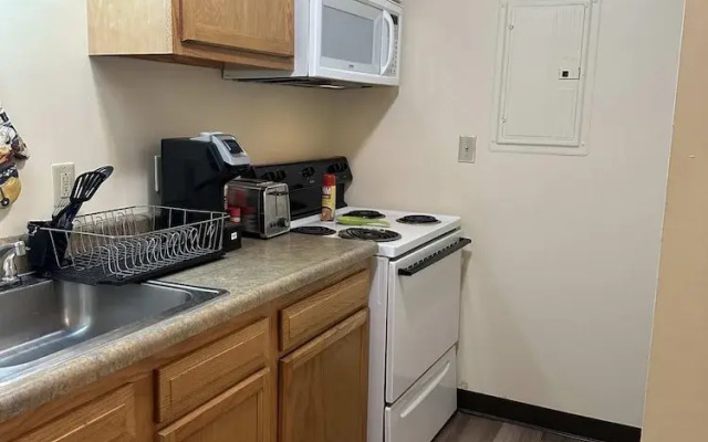 2 Bedroom Downtown Apt Walkable Safe Clean