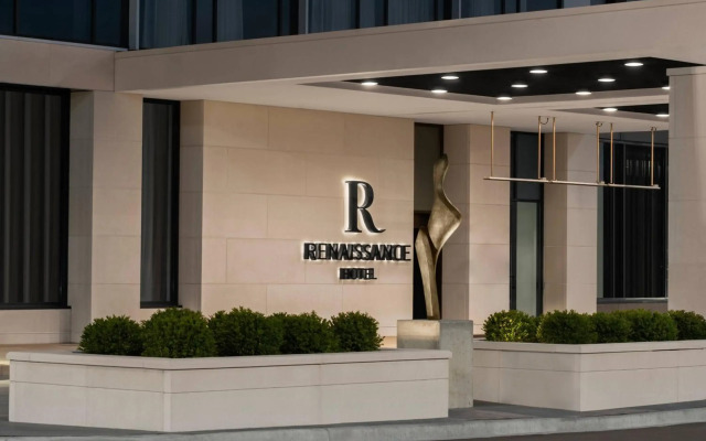 Renaissance Milwaukee West Hotel