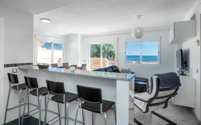 2163-Amazing penthouse, 2 terraces sea-golf view