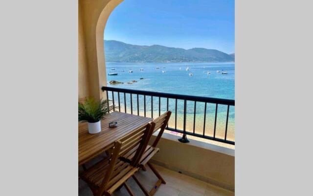 Appartement 3 pers sur la plage, accès direct mer