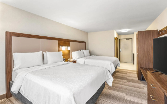 Holiday Inn Express & Suites Tacoma by IHG