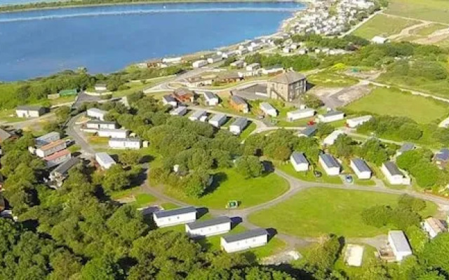 2 Bed Lodge - Sleeps 5 - Parking - Pets - Wifi