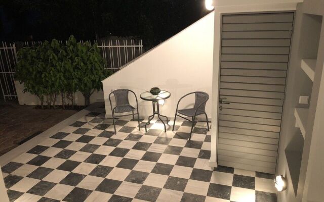The Elegant Summer House