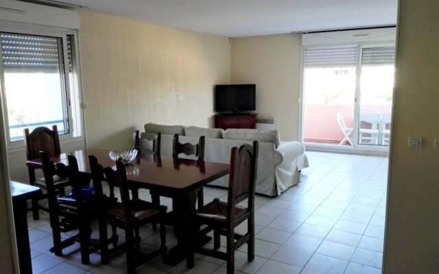 Apartment With 2 Bedrooms in Mèze, With Wonderful sea View, Furnished