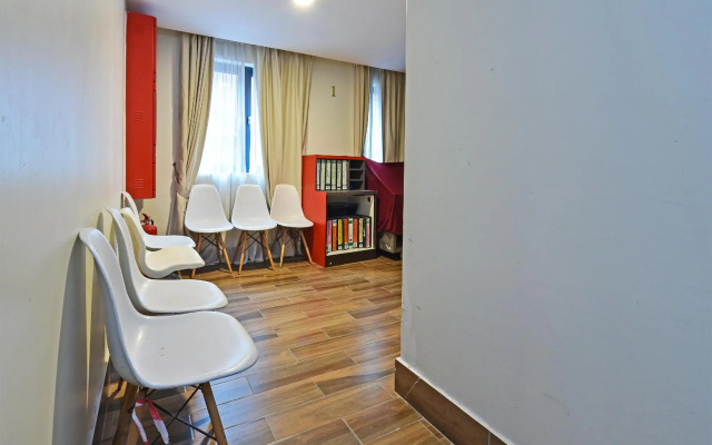 Capital O 90574 Hotel Glo