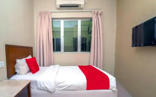 OYO 44078 The Island Hotel