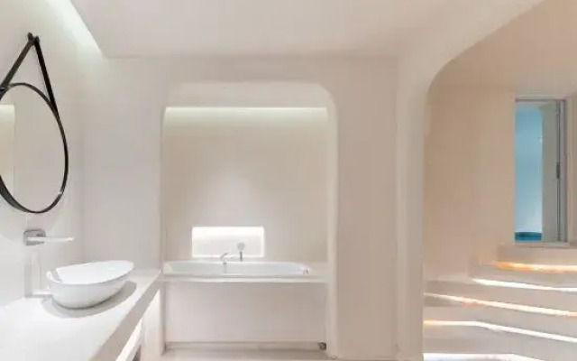 Sound on the Clouds Hotel Santorini, Dali