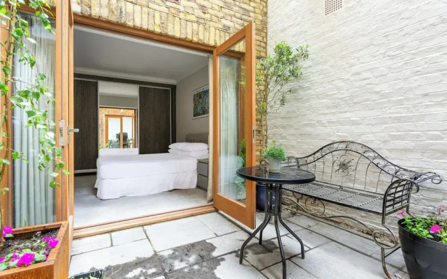 Red Lion Square by Onefinestay