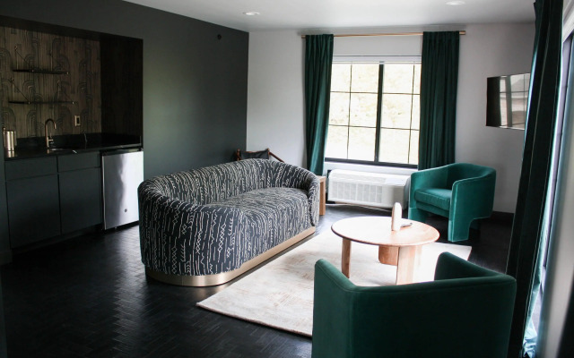 The Inn Hotel Lake Okoboji, an Ascend Collection Hotel