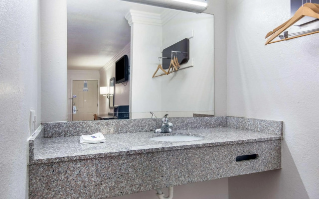 Motel 6 Marshall, TX