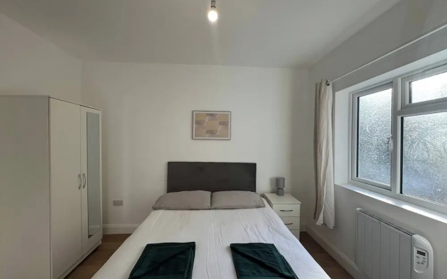 Charming Wallington Apartment With Hot Tub