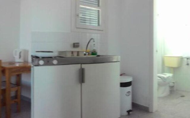 Lazino Studios & Apartments