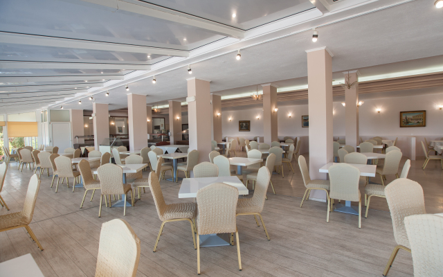 Alexandros Hotel 