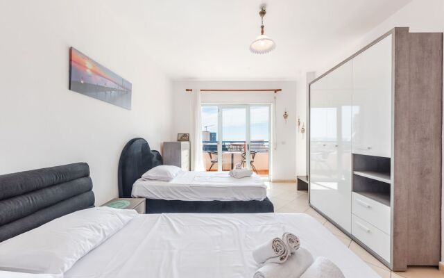 Central Main Square Apartment