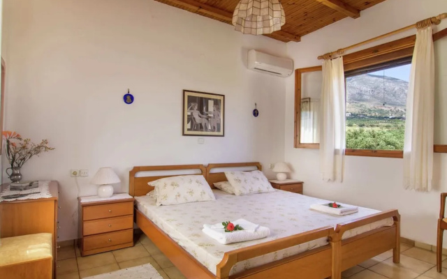 Villa in Lefkogia With Private Pool