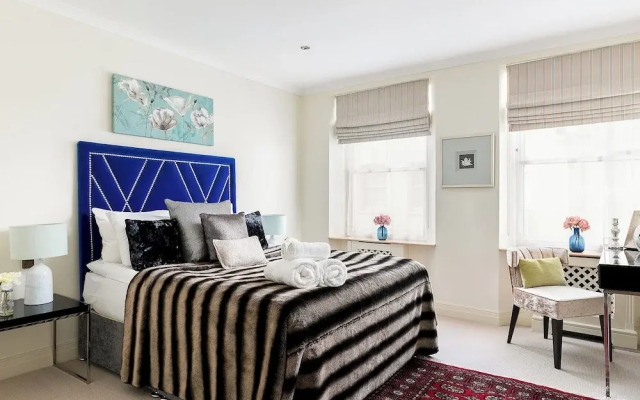 Luxury 5-bedroom Villa With Parking and AC