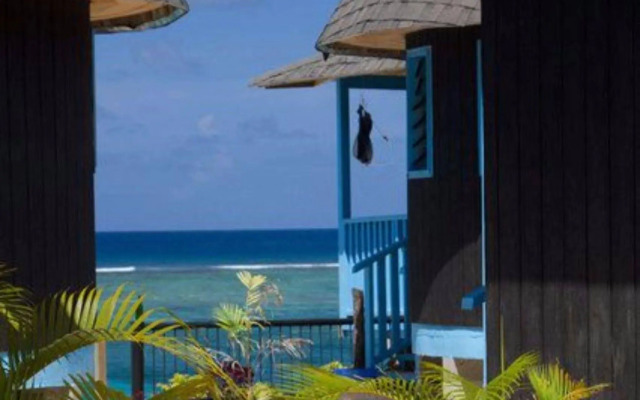 Litia Sini Beach Fales