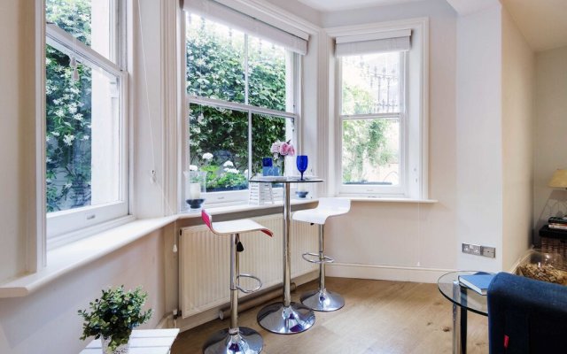 Bright Earls Court Square Apartment - WSN