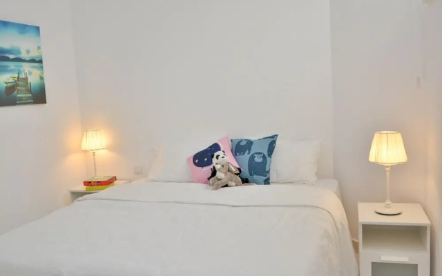 Phaedrus Living Seaview Luxury Marina Court 213