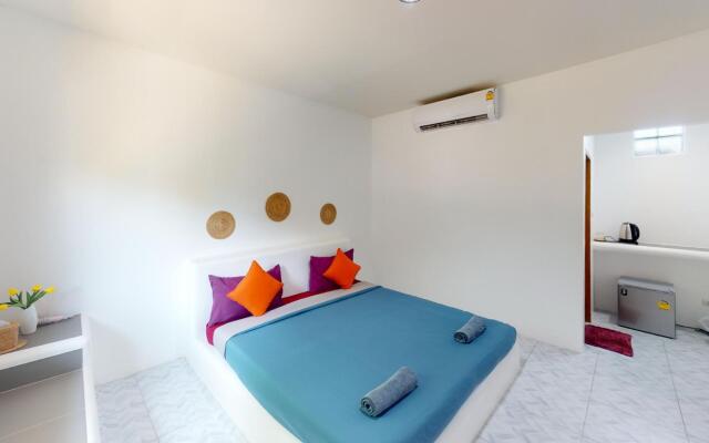 At The Beach Koh Larn