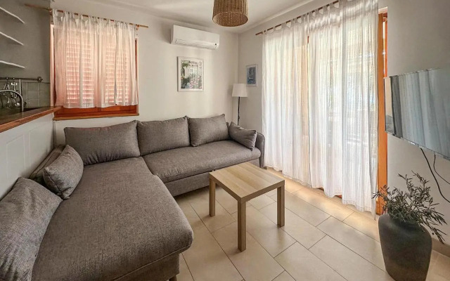 Four-Bedroom Holiday home Maslenica with Sea View 01