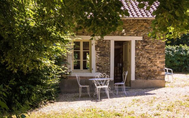 Quaint Cottage in Aquitaine with Furnished Garden