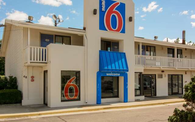 Motel 6 Leominster, MA