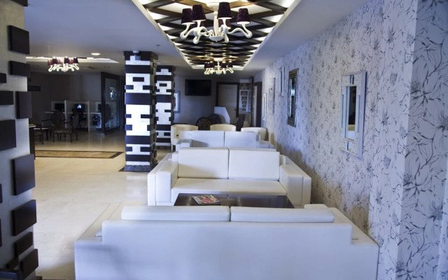 Adella Side Hotel