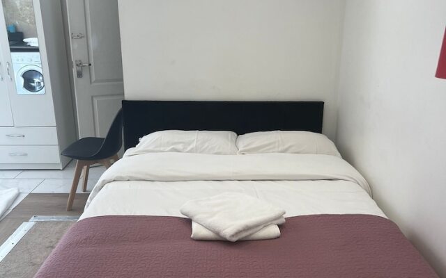 Redbridge Studio Retreat