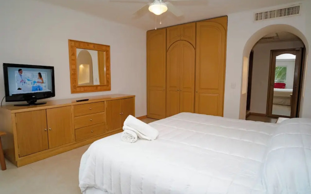 Oceanfront Condo at Voted Best Cancun Sandy Beach