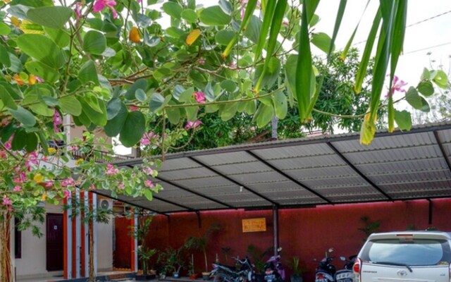 RedDoorz near Mutiara SIS Al Jufrie Airport Palu