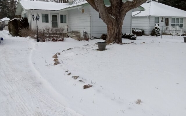 Cozy Cottage near Lake Simcoe