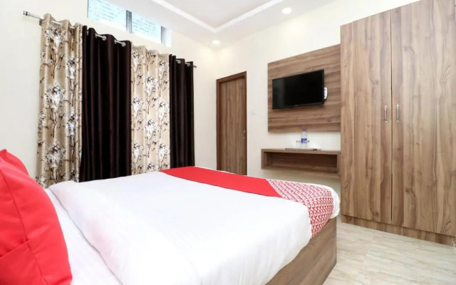 Oyo 24372 Hotel Cloud 9