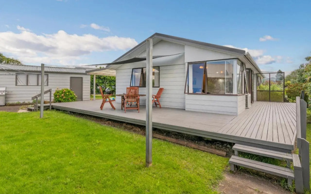Treasure on Chestnut - Tairua Holiday Home