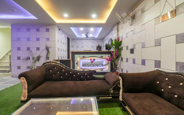 OYO Flagship 64184  Moody Moon Residency