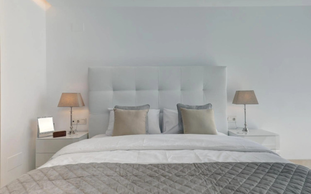 New Modern 3 Bed Apartment Puerto Banus
